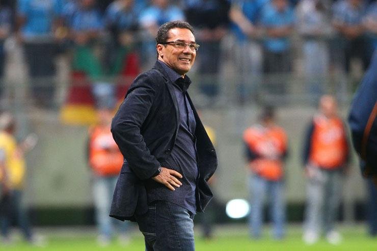 Com partidas atrasadas, time de Luxa tem melhor aproveitamento do Brasileir&atilde;o