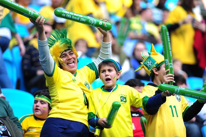 Jogadores da Sele&ccedil;&atilde;o foram recebidos com gritos e aplausos