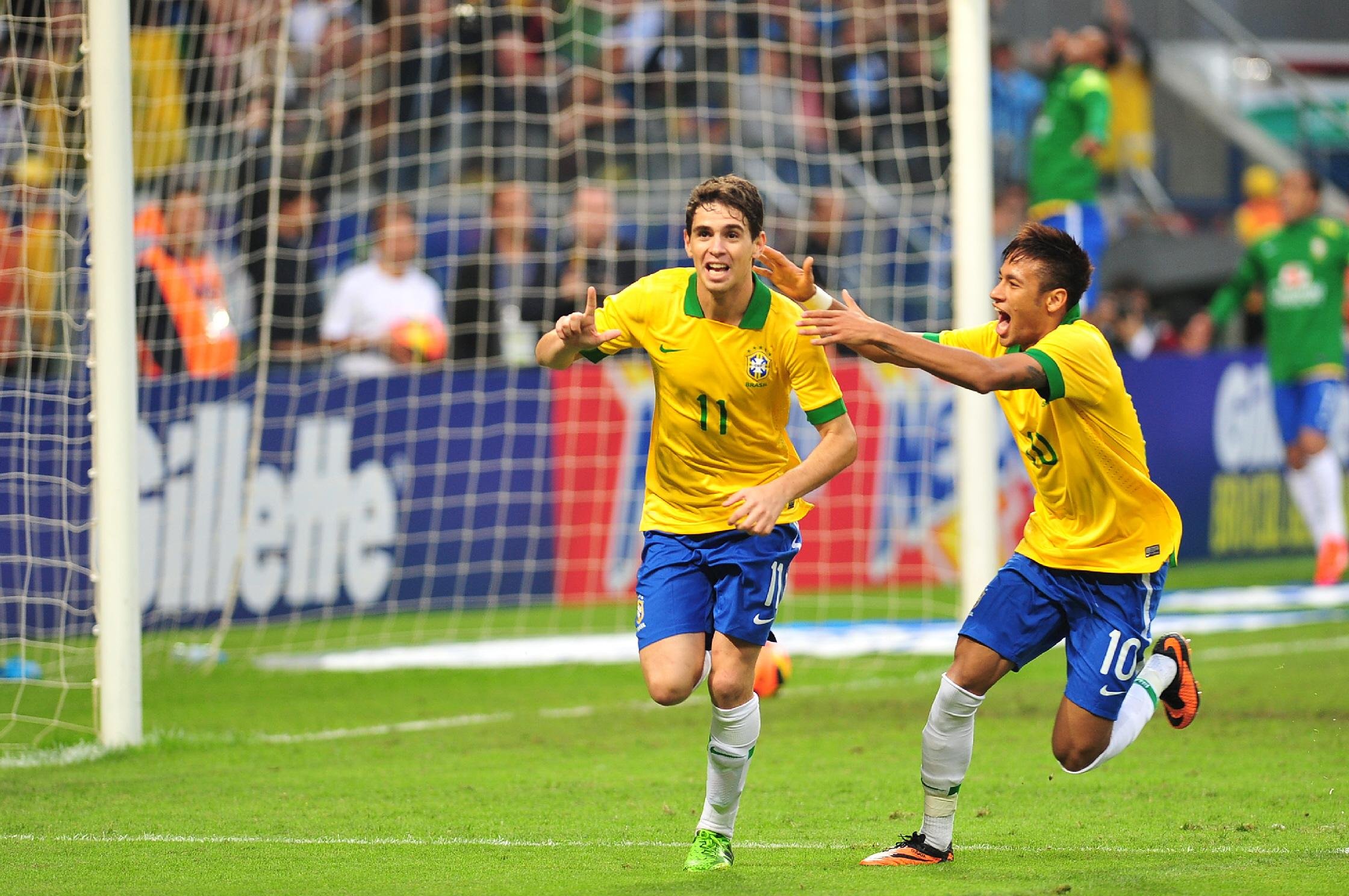 Oscar abriu o placar da vit&oacute;ria do Brasil sobre a Fran&ccedil;a