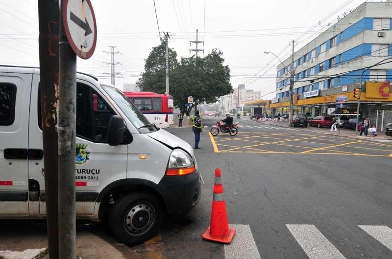 Van de Turu&ccedil;u, no Sul do Estado, transportava cinco passageiros