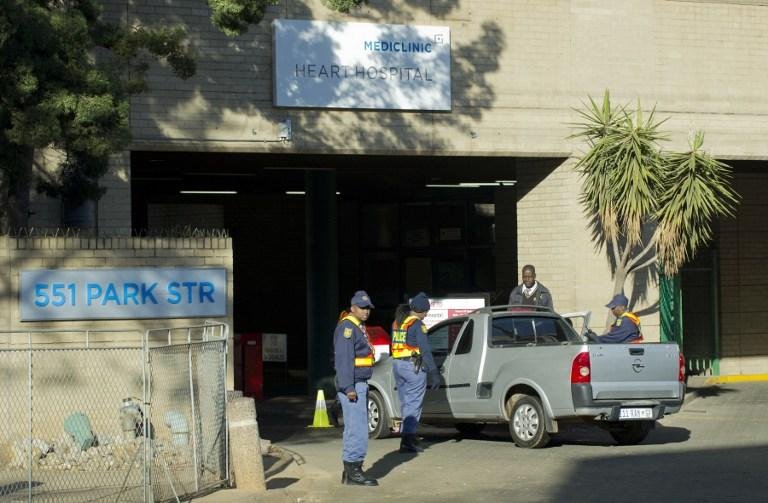 Pol&iacute;cia registra pessoas e carros que ingressam no hospital