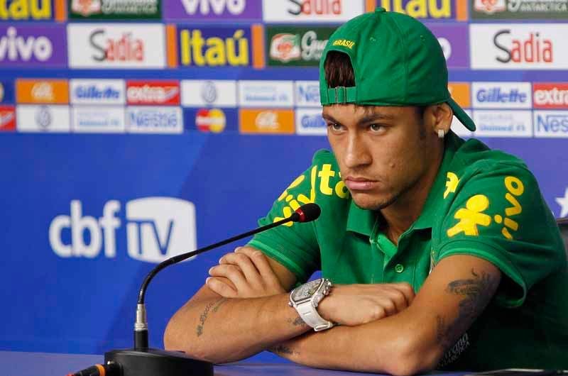 Neymar foi &uacute;ltimo jogador da Sele&ccedil;&atilde;o a dar entrevista antes da Copa das Confedera&ccedil;&otilde;es