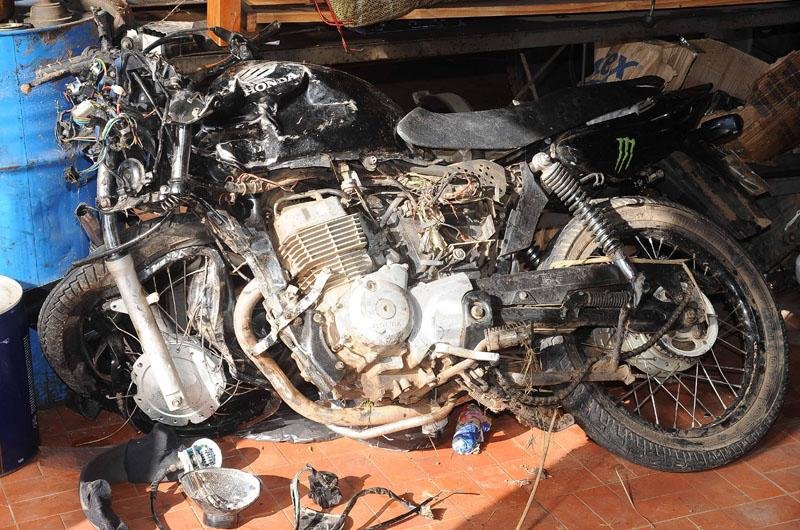 Carro colidiu frontalmente com a moto CG Titan