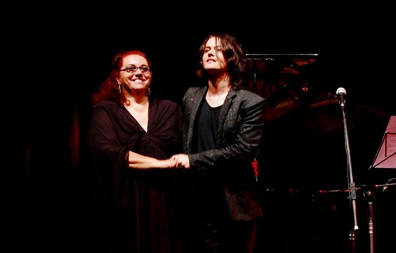 Os int&eacute;rpretes Cida Moreira e Filipe Catto fazem show amanh&atilde;, no Theatro S&atilde;o Pedro