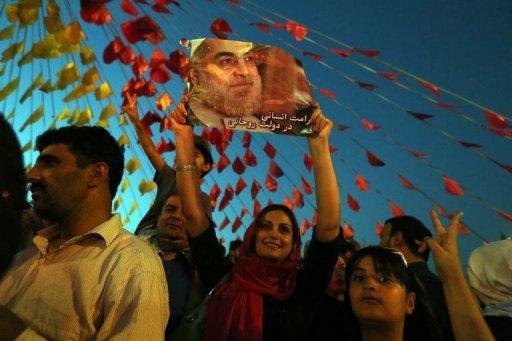 Pleito que teve vit&oacute;ria de Hassan Rohani levou povo &agrave;s ruas