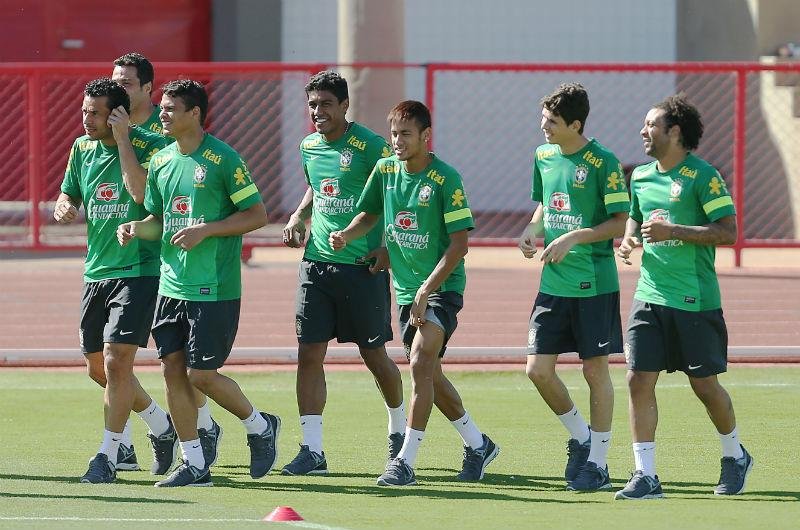 Neymar trabalhou normalmente com o grupo