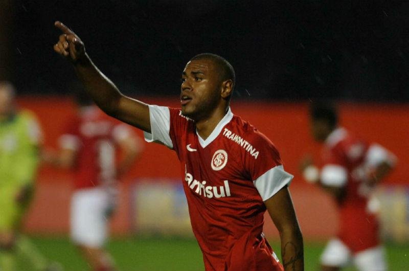 Cassiano tem tido pouco espa&ccedil;o no time de Dunga