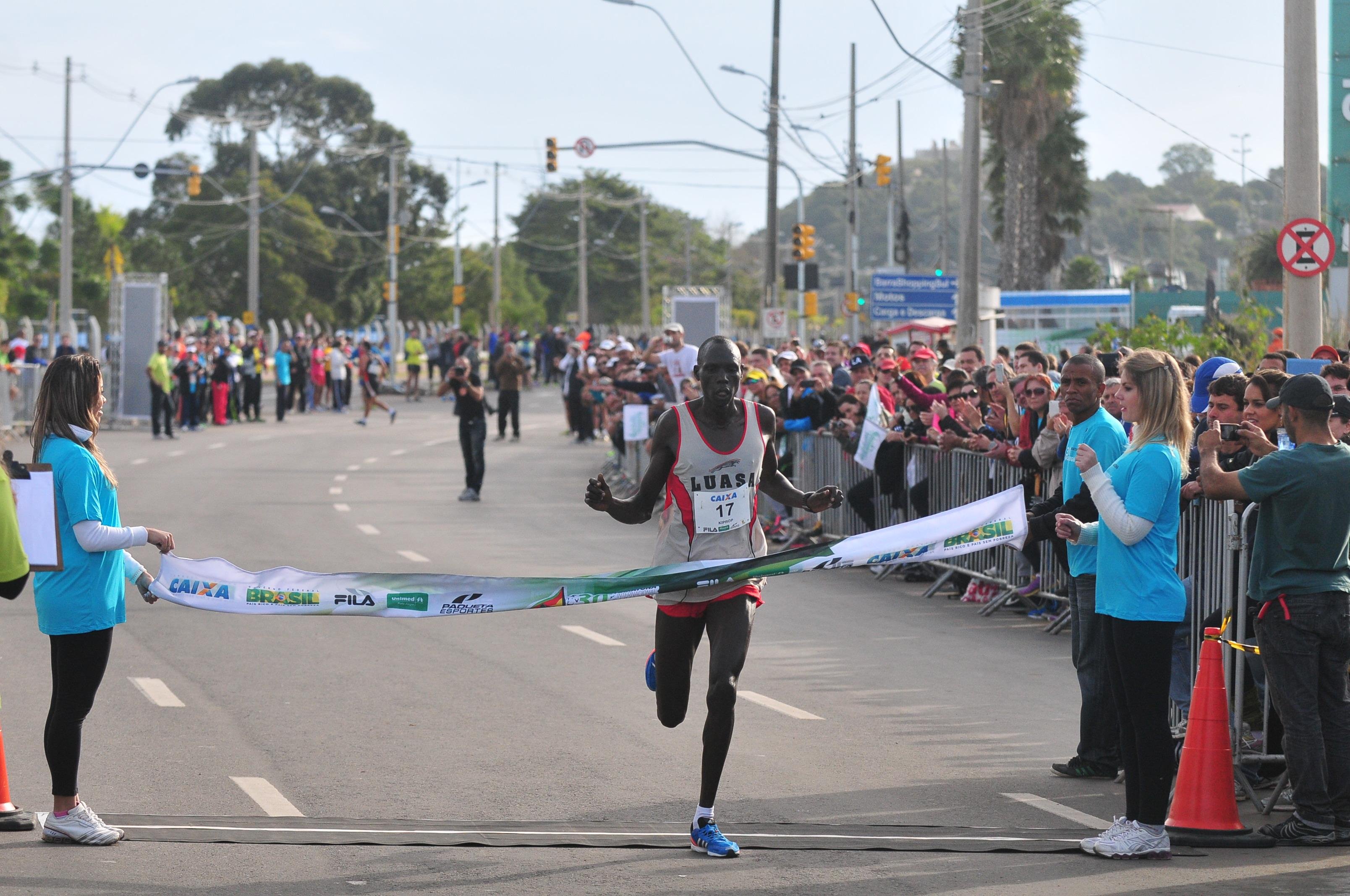 Queniano Kiprop Mutai venceu a Maratona de Porto Alegre
