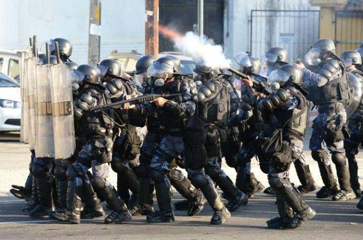 Tropas foram mobilizados para reprimir protestos no Rio