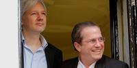  Assange e chanceler do equador Ricardo Patiño