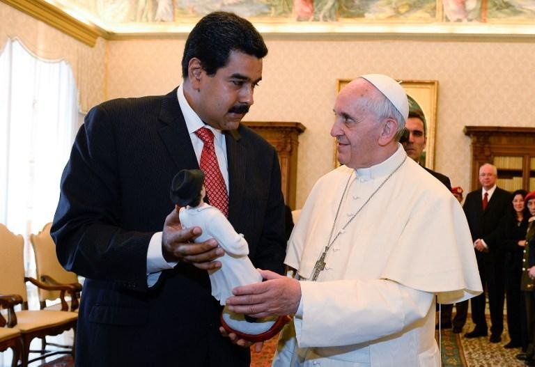 Papa Francisco se re&uacute;ne com o presidente da Venezuela no Vaticano