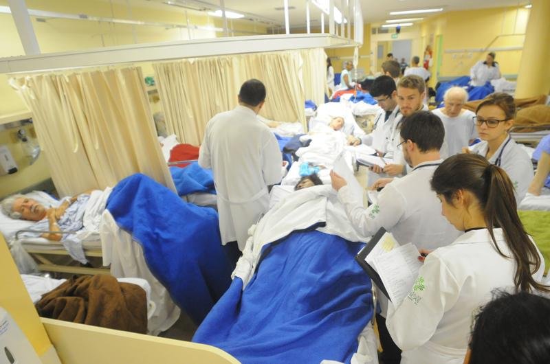 Emerg&ecirc;ncias dos hospitais de Porto Alegre enfrentam superlota&ccedil;&atilde;o