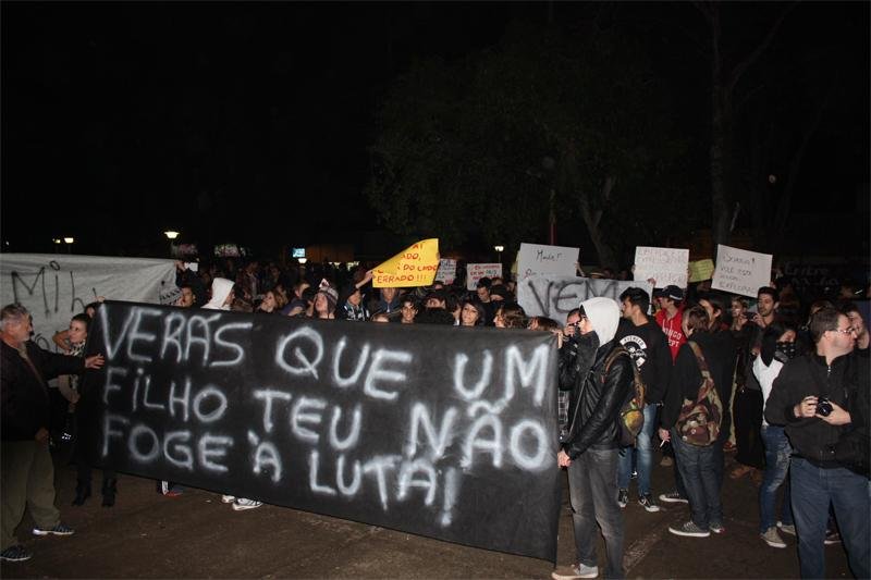 Centenas apoiam onda de protestos nacional no Vale do Sinos 