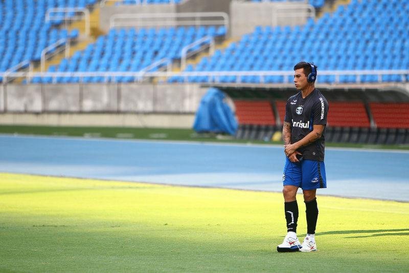 Napoli tem mais duas semanas para pedir retorno de Vargas
