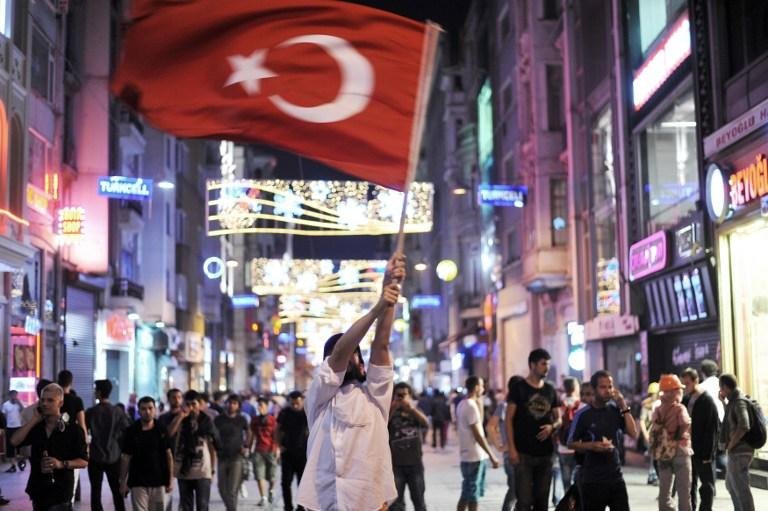 Policiais prendem 90 pessoas em mais um dia de protestos na Turquia