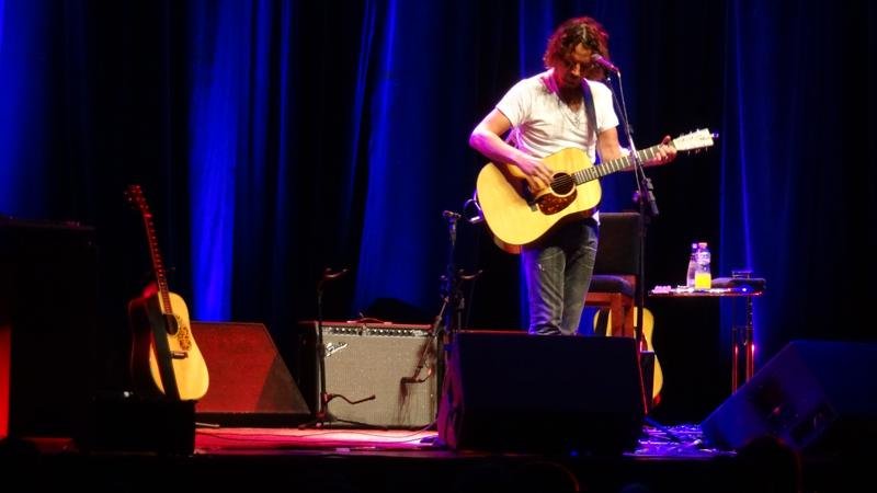 Chris Cornell fez show ac&uacute;stico