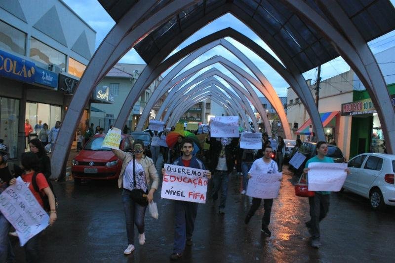 Grupo realizou protesto em Frederico Westphalen