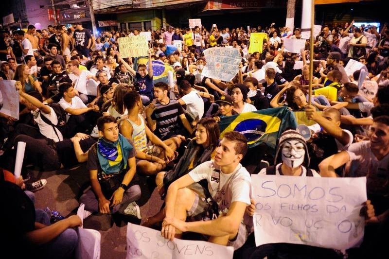 Ap&oacute;s tens&atilde;o na prefeitura, protesto termina pac&iacute;fico em S&atilde;o Gon&ccedil;alo