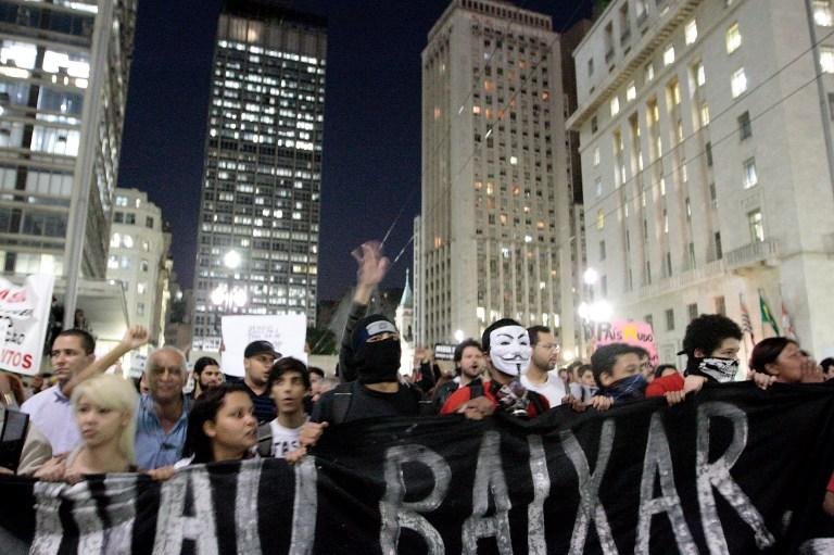 Protesto come&ccedil;ou na Pra&ccedil;a da S&eacute;