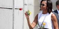 Michelle Obama depositou flores em blocos de concreto para lembrar vítimas do holocausto