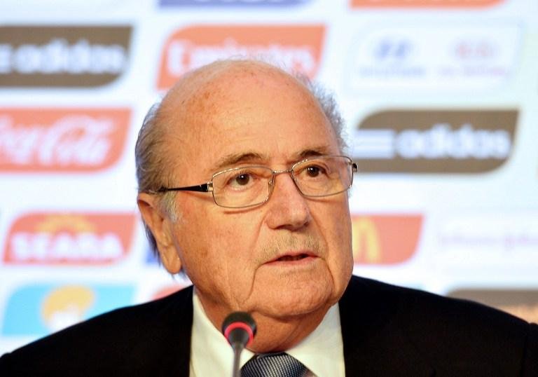Sa&iacute;da do presidente da Fifa para acompanhar Mundial Sub-20 coincide com aumento de protestos no Brasil