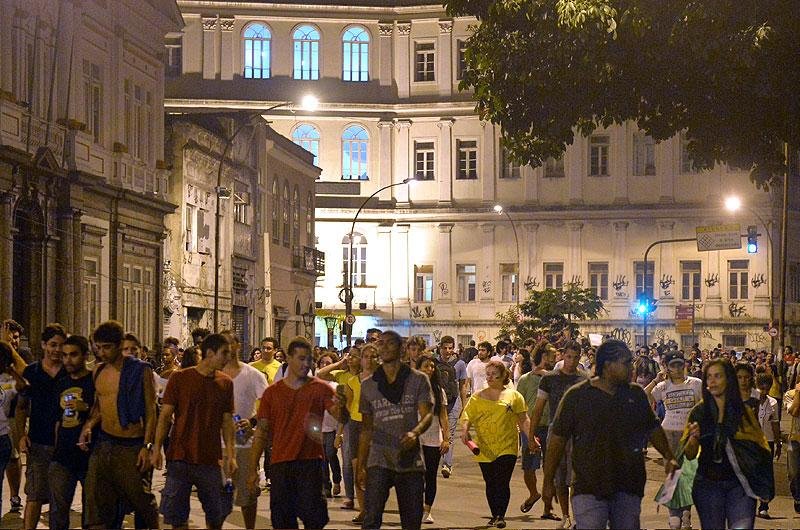 Situa&ccedil;&atilde;o em frente &agrave; prefeitura do Rio come&ccedil;a a se acalmar