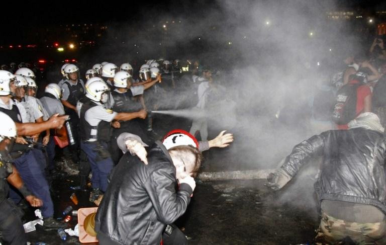 Manifesta&ccedil;&atilde;o em Bras&iacute;lia termina com tr&ecirc;s presos e dez feridos 
