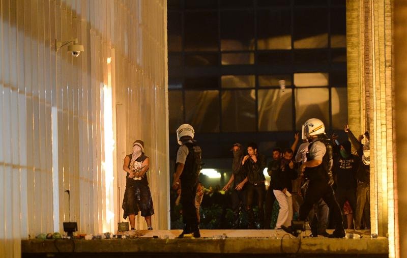 Manifestantes invadiram Pal&aacute;cio do Itamaraty em Bras&iacute;lia