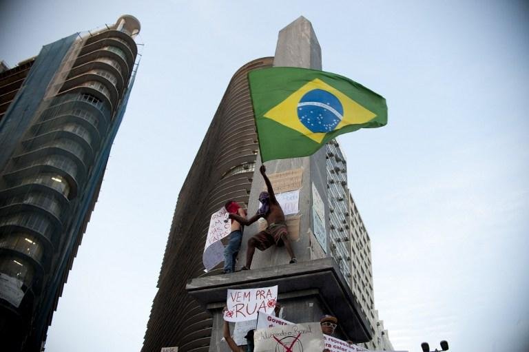 Em BH, manifestante agitava bandeira do Brasil