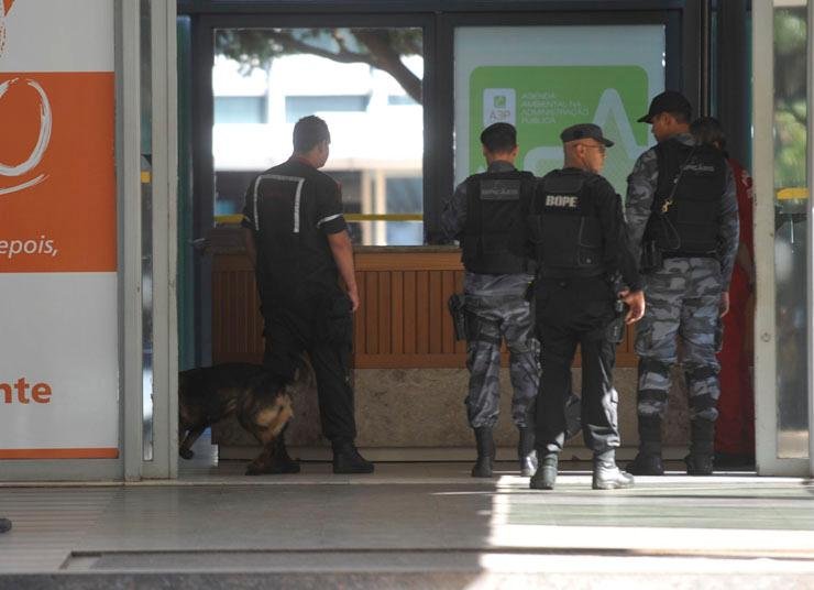 Pol&iacute;cia Militar fez varredura no pr&eacute;dio onde surgiu amea&ccedil;a de bomba em Bras&iacute;lia