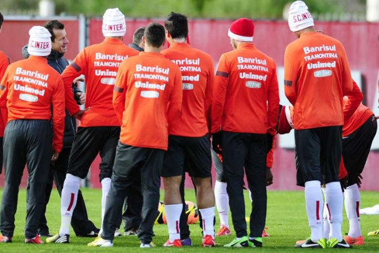 Grupo colorado fez treino-f&iacute;sico no CT Parque Gigante