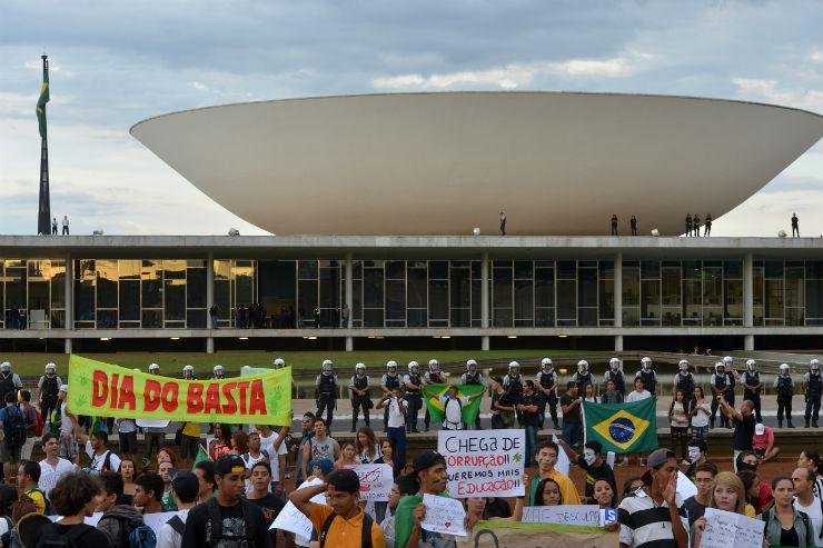 Grupo protestou em frente ao Congresso Nacional neste s&aacute;bado