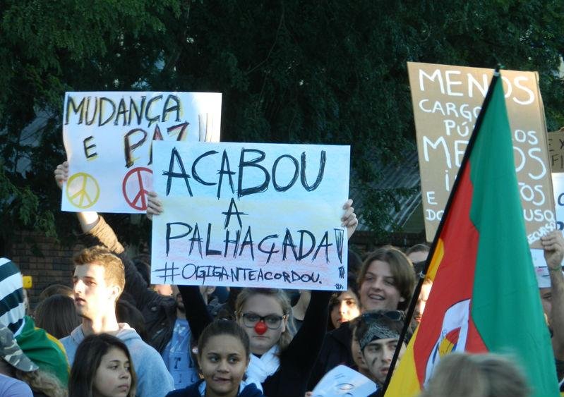 Ga&uacute;chos foram &agrave;s ruas em mais de 30 cidades neste s&aacute;bado