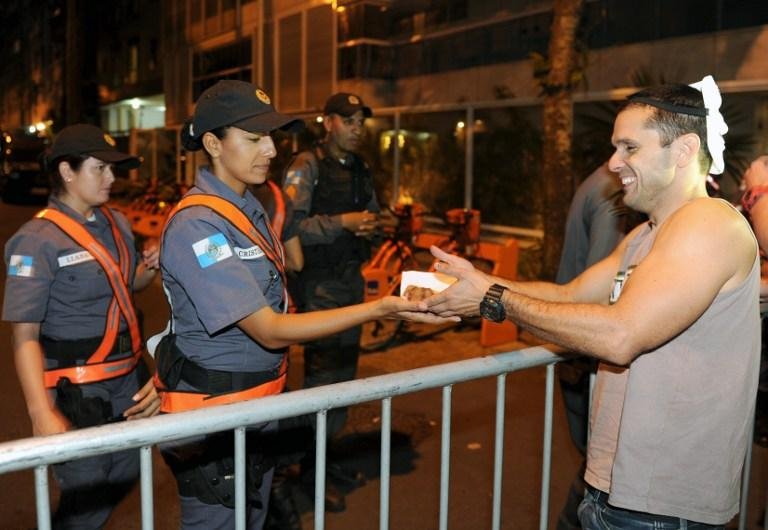 Bolo foi distribu&iacute;do quando foram completadas 24 horas de acampamento