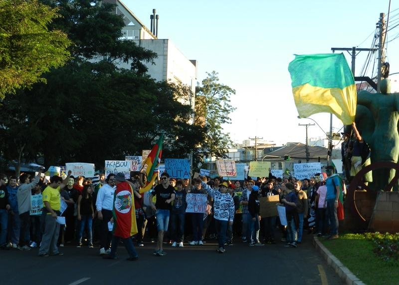 Quase 65 mil pessoas participaram de protestos no RS, diz BM