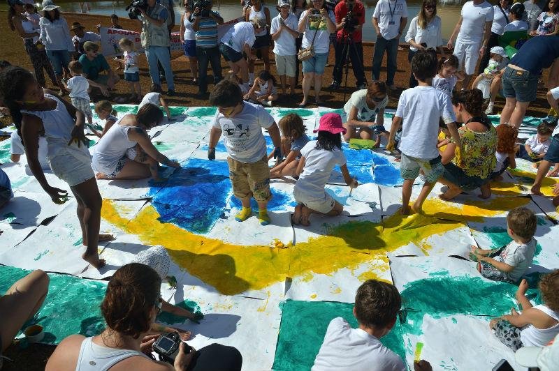 Bandeira do Brasil foi pintada em frente ao Congresso