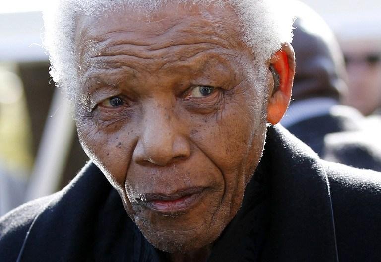 Nelson Mandela est&aacute; em estado cr&iacute;tico