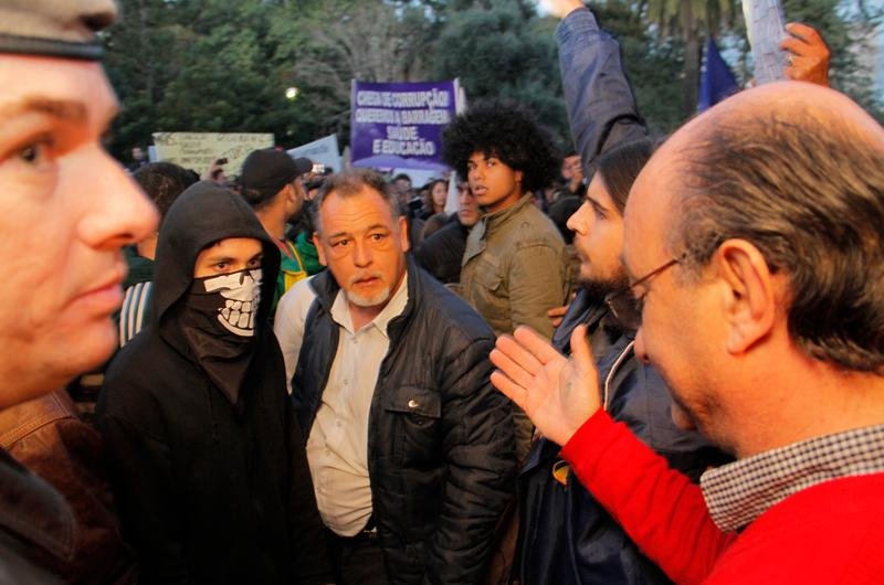 Cerca de mil manifestantes participaram da caminhada neste domingo