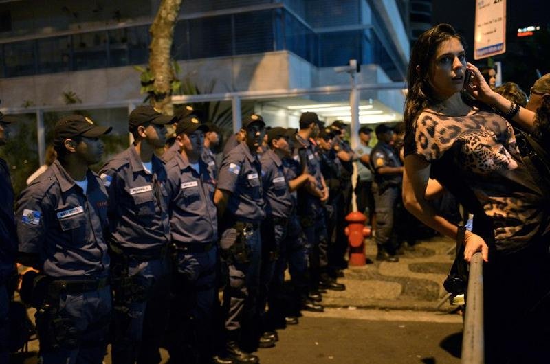 Pol&iacute;cia Militar interditou um quarteir&atilde;o no bairro Leblon