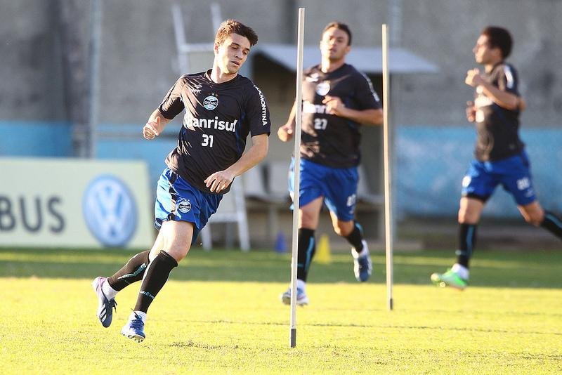 Deretti inicia tratamento de nova les&atilde;o no Gr&ecirc;mio