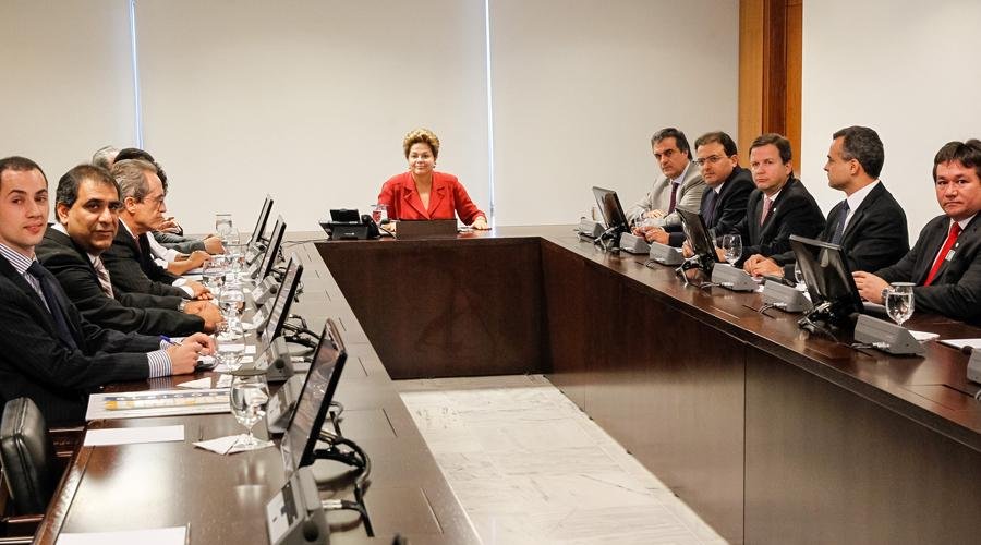 Dilma discute convoca&ccedil;&atilde;o de Constituinte para plebiscito com a OAB