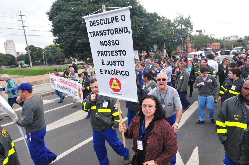 Profissionais da EPTC realizam protesto em Porto Alegre
