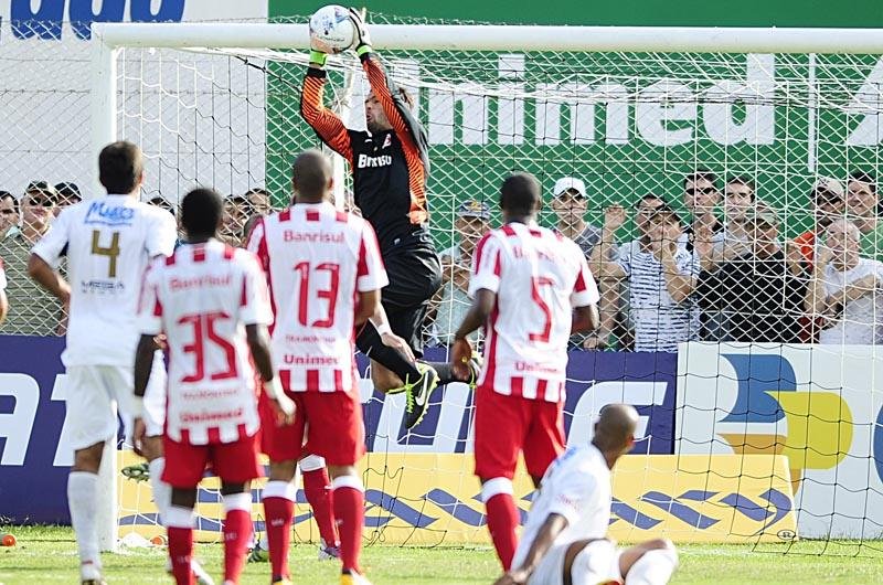 Goleiro do Inter prometeu encarar jogo &ldquo;como se valesse tr&ecirc;s pontos&rdquo;