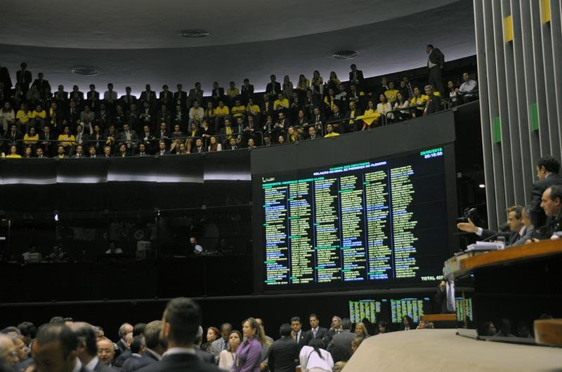 Royalties do petr&oacute;leo ser&atilde;o divididos entre educa&ccedil;&atilde;o e sa&uacute;de