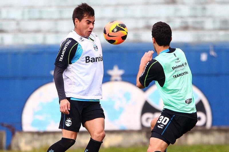 Atacante chileno marcou gol da vit&oacute;ria durante treino