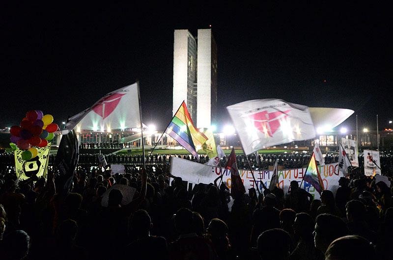 Protesto em Bras&iacute;lia re&uacute;ne cerca de 5 mil pessoas