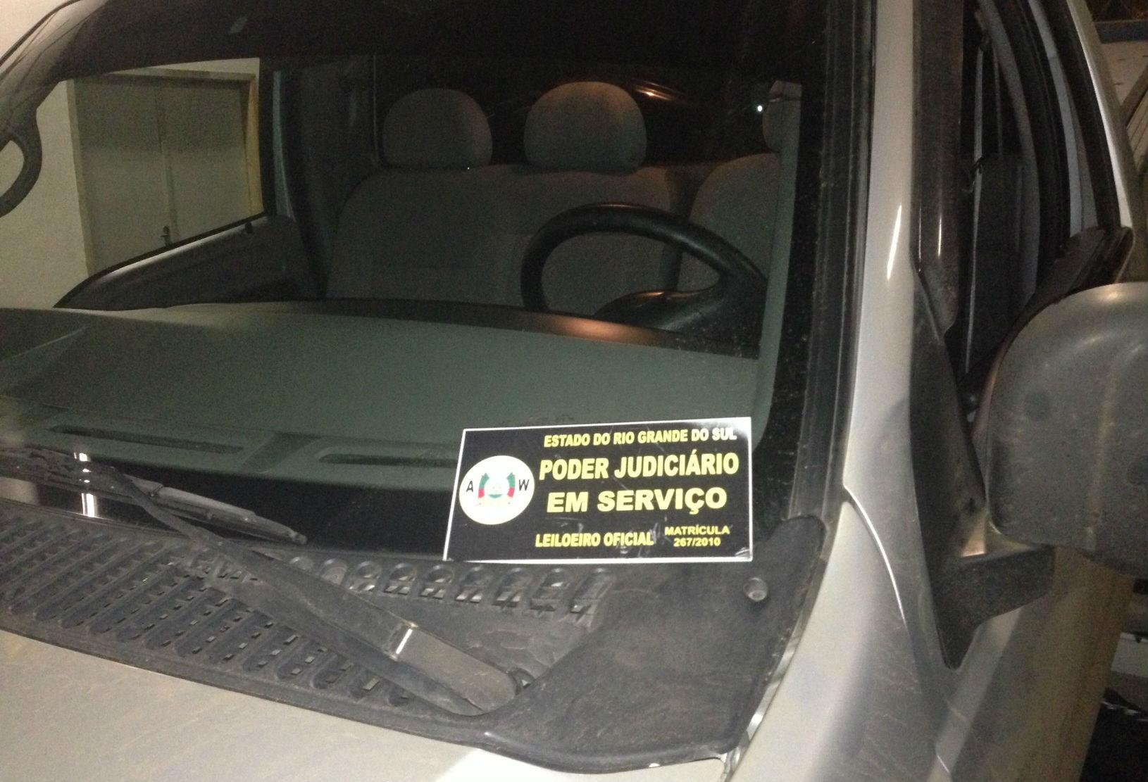 Funcion&aacute;rio p&uacute;blico usava placa do poder Judici&aacute;rio para n&atilde;o ser abordado por policiais