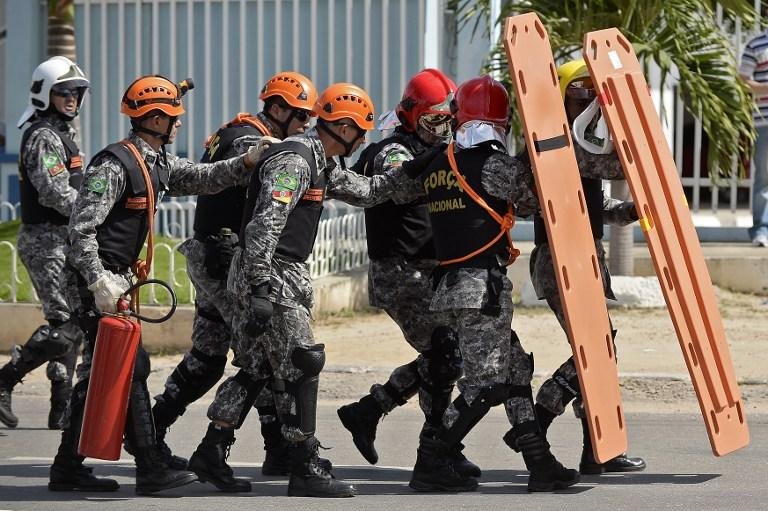 De acordo com os policiais, cerca de 8 mil pessoas participam do ato
