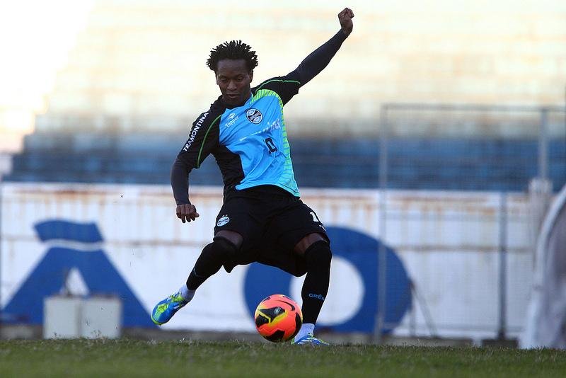Z&eacute; Roberto acredita que protestos mudar&atilde;o o Pa&iacute;s