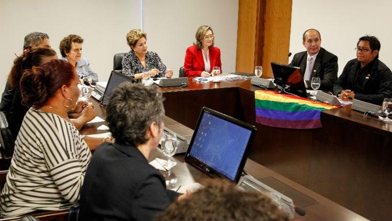 Dilma se reuniu com representantes de movimentos de gays, l&eacute;sbicas, bissexuais, transexuais e travestis